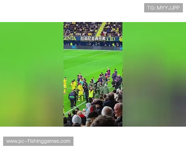 贝尔纳尔处子球折射入网，莱万亚马尔特写镜头捕捉替补席欢呼瞬间